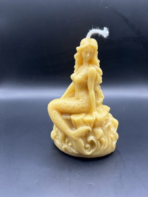 Sirène assise rocher